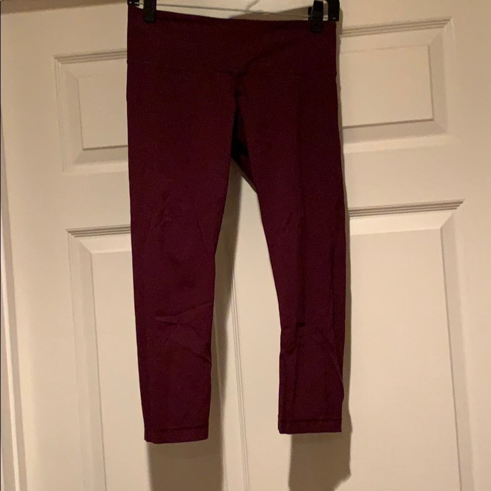 Lululemon Wunder Under Crop, size 6, maroon